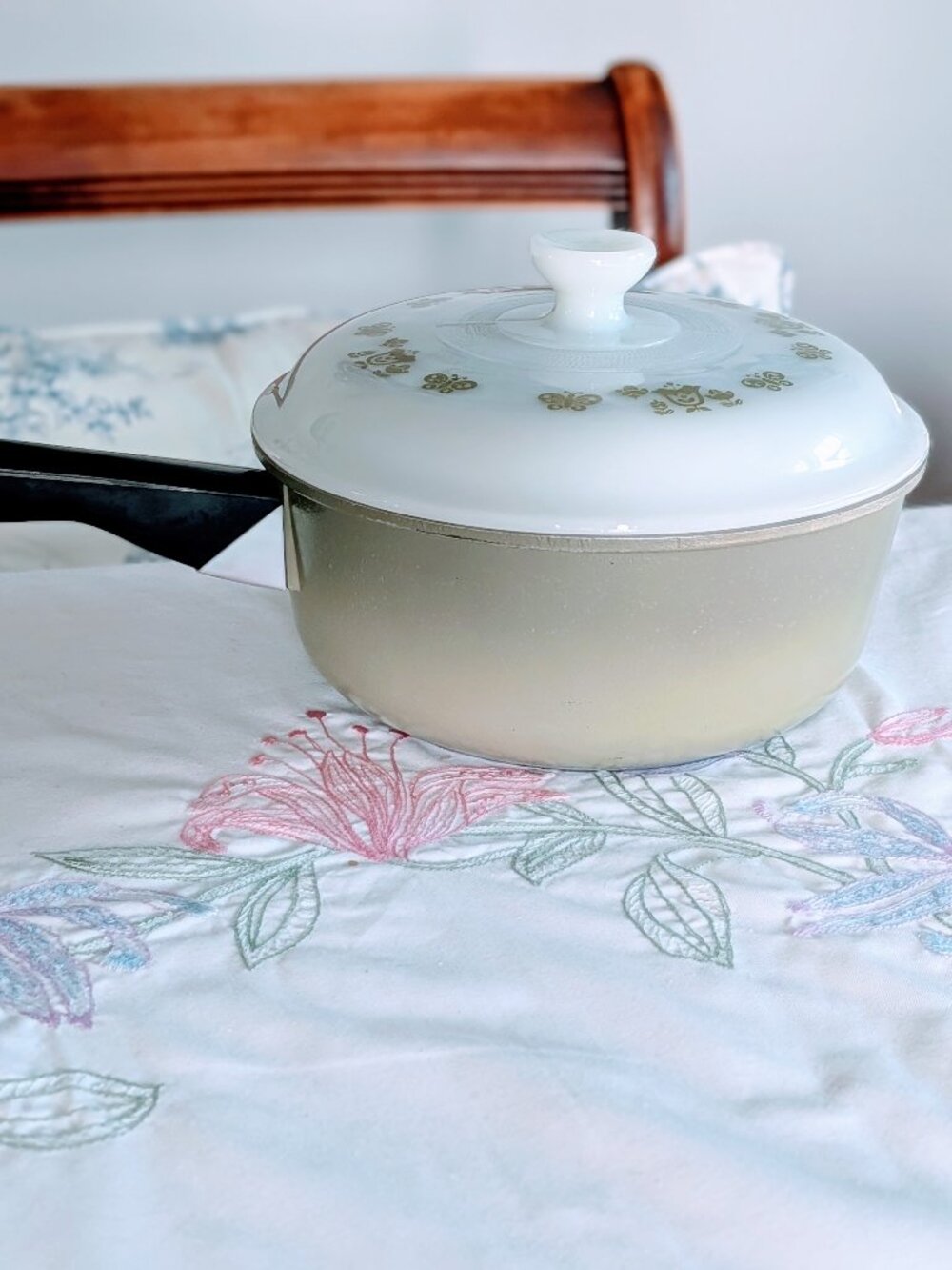 VTG Regal Ware Avocado Green Cast Pot w/ Fire-King Green Tulip Flower Lid MCM